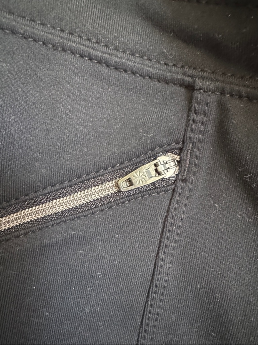 Athleta Black Metro Slouch Shortie Sz S - Picture 3 of 4